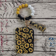 Load image into Gallery viewer, 💖 Fashionable Silicone Keychain Wallet