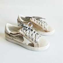Load image into Gallery viewer, Fashion Women Round Toe Sneaker