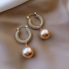 Load image into Gallery viewer, Vintage Pearl earrings