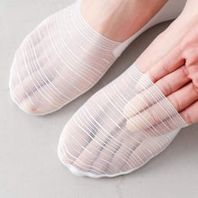 Load image into Gallery viewer, Men&#39;s Invisible Ice Silk Boat Socks
