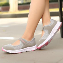 Load image into Gallery viewer, Women's Mary Jane Flat